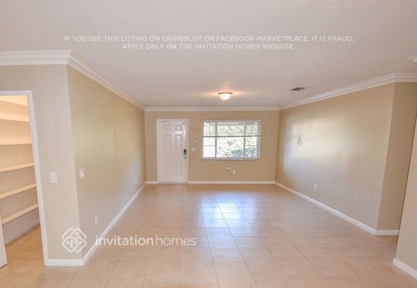 Building Photo - 1231 Essex Dr