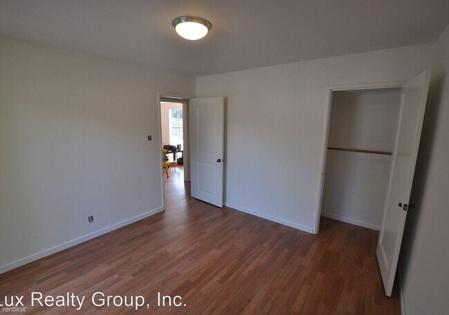 Building Photo - 547 Runnymede St