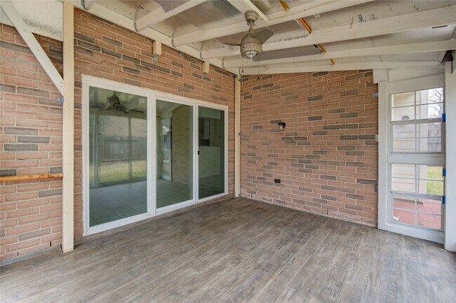 Building Photo - 2927 Great Lakes Ave