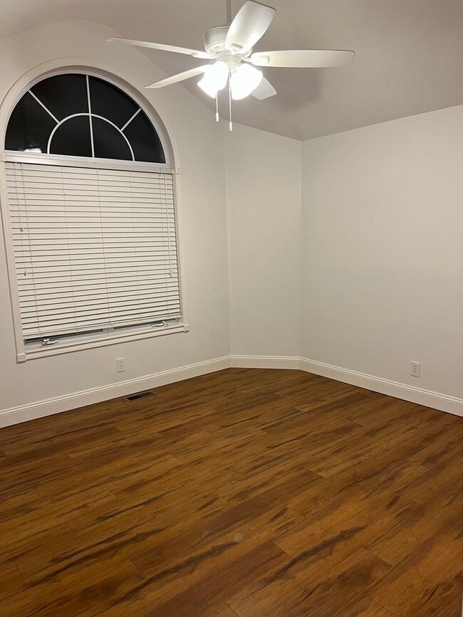 Building Photo - Galloway District RENTAL!  3-Bed, 2-Bath, 2-Car Garage