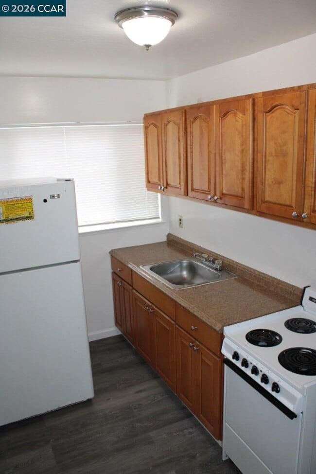 Building Photo - 2033 Nevin Ave