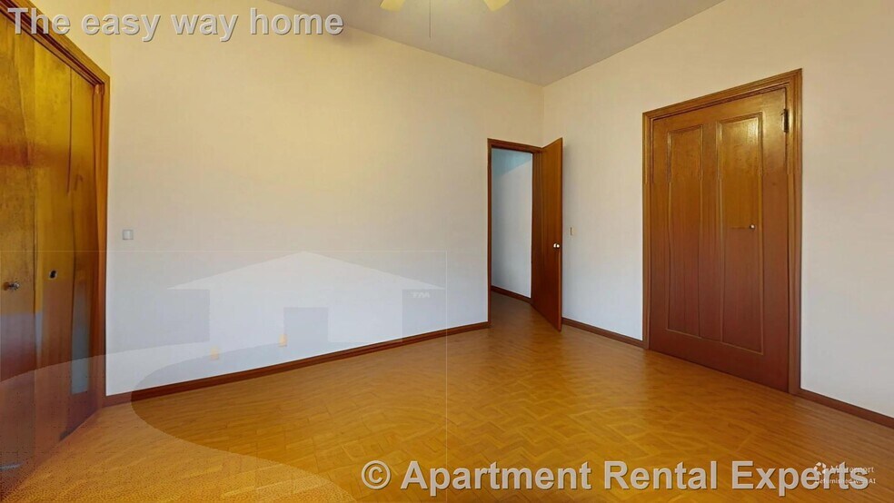 Building Photo - 240 School St