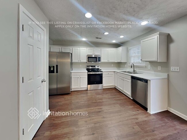 Building Photo - 86 E Main St N