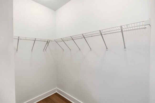 Building Photo - Bloomingdale Townhome | 3 Bed + Den | 3.5 Bath | 1,800 Sf | Large Private Rooftop Deck & Balcony ...