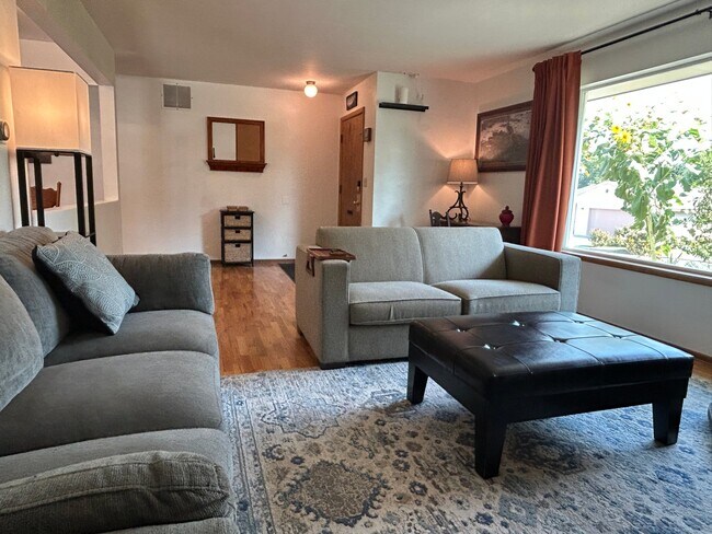 Building Photo - 302 N 37th Ave