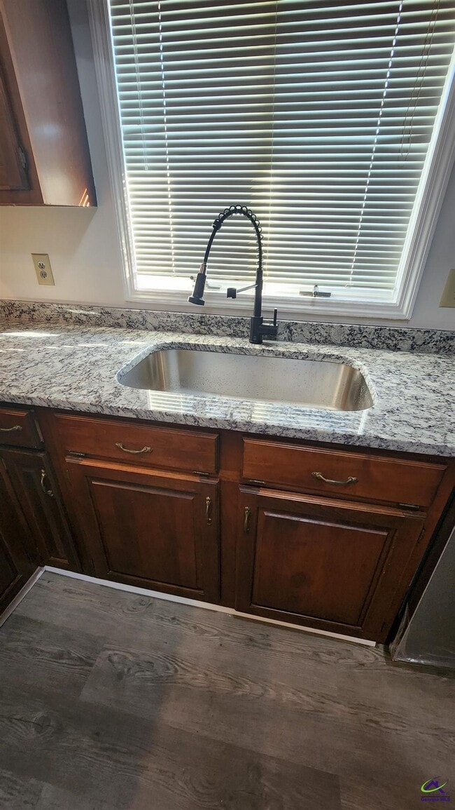 Building Photo - 114 Van Dr