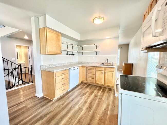 Building Photo - 2640 Blarney Stone Dr