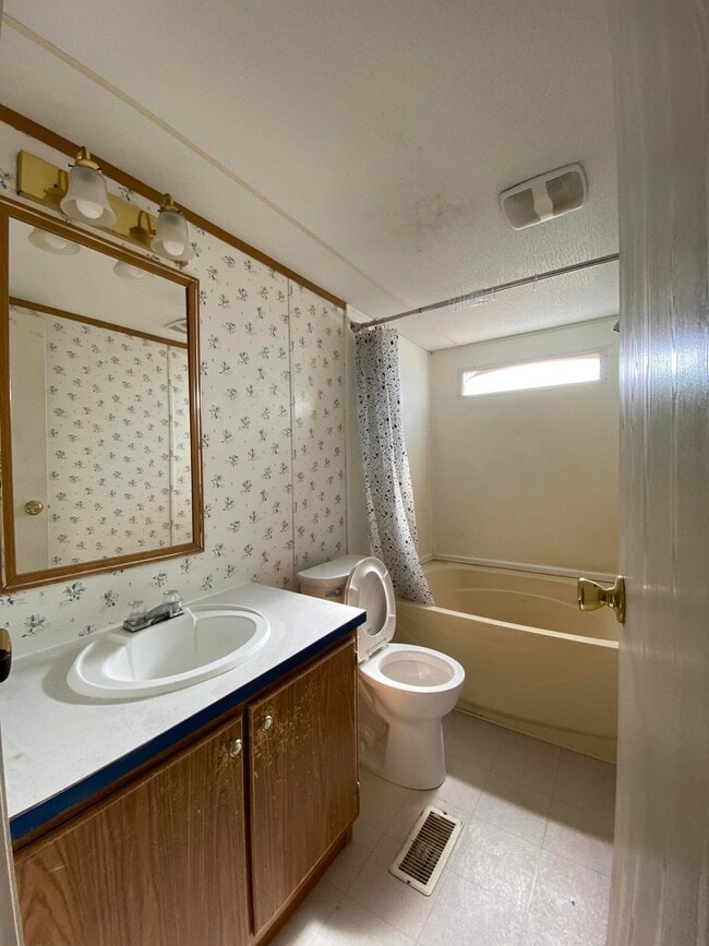 Building Photo - 5 Lacour Ln