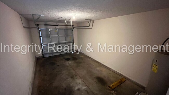 Building Photo - 4745 Playschool Dr