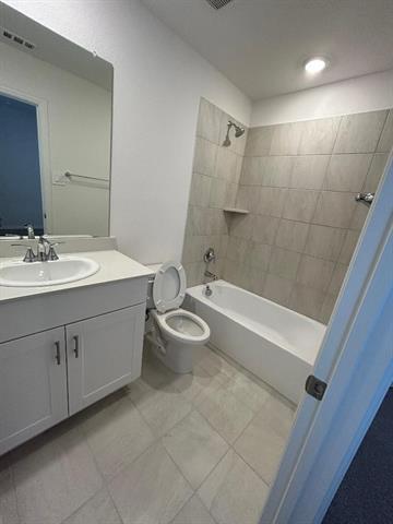 Building Photo - 520 Midnight Oak Dr