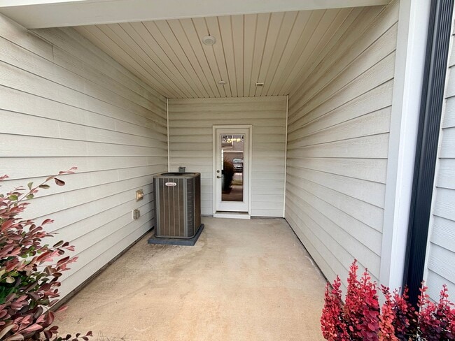 Building Photo - 22024 Lani Dr