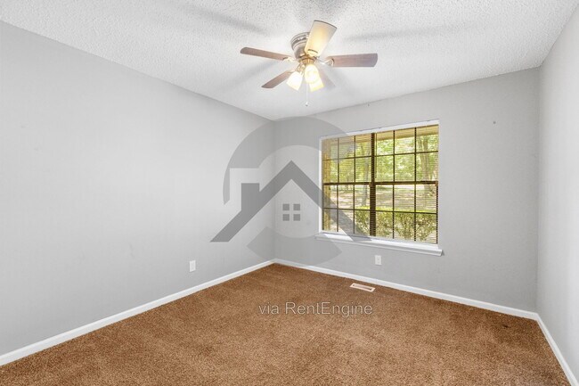 Building Photo - 108 Robin Ln