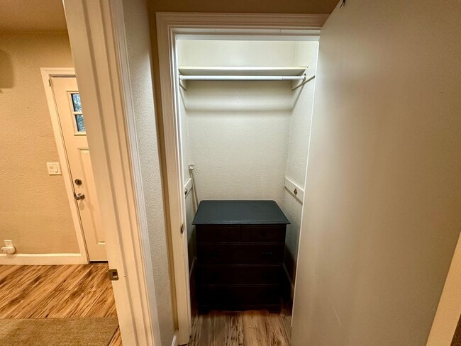 Building Photo - Charming 1-bedroom, 1-bathroom cottage