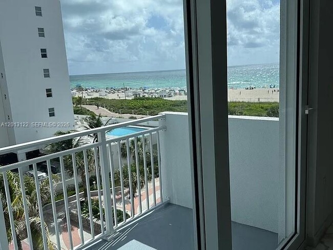 Building Photo - 345 Ocean Dr