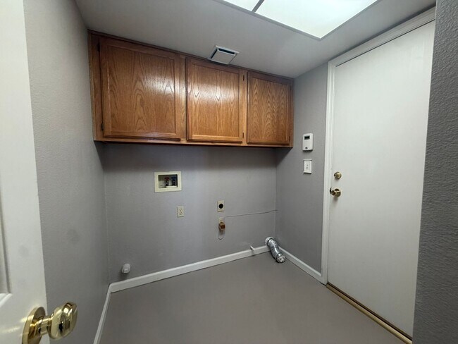 Building Photo - 8420 Oak Flat Way