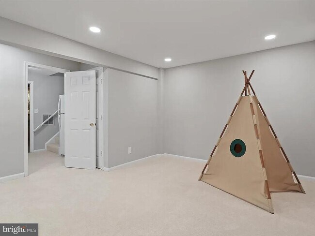 Building Photo - 43485 Plantation Terrace