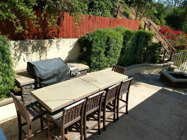 Building Photo - 820 Bank St