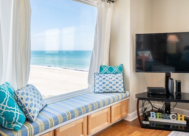 Primary Photo - PERFECT "WORK FROM HOME" LOCATION (CALL FO...