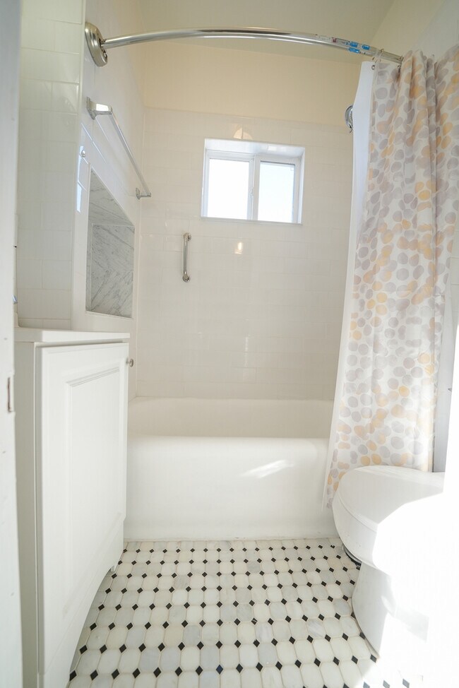 Building Photo - 3927 Kirk St