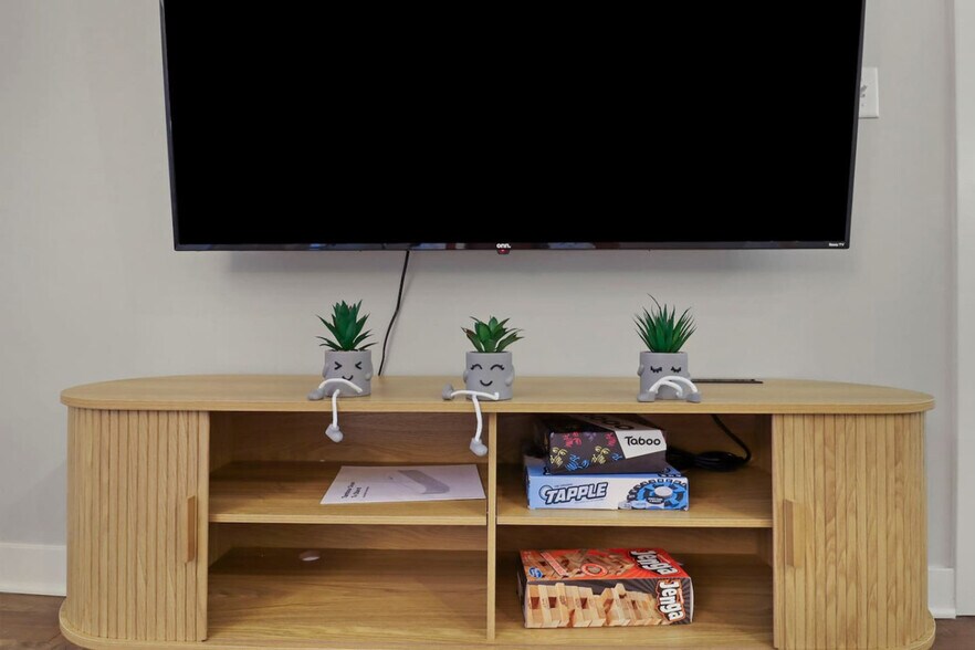 Building Photo - 255 N Addison Ave