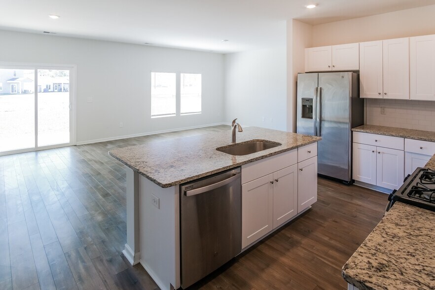 Building Photo - 708 Watercliff Dr