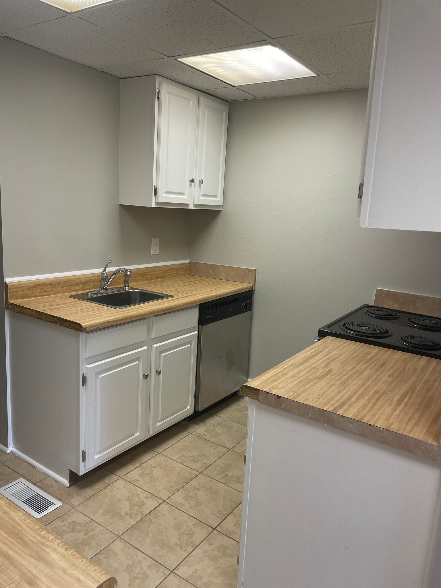 Kitchen - 1725 King Woods Dr, APT A