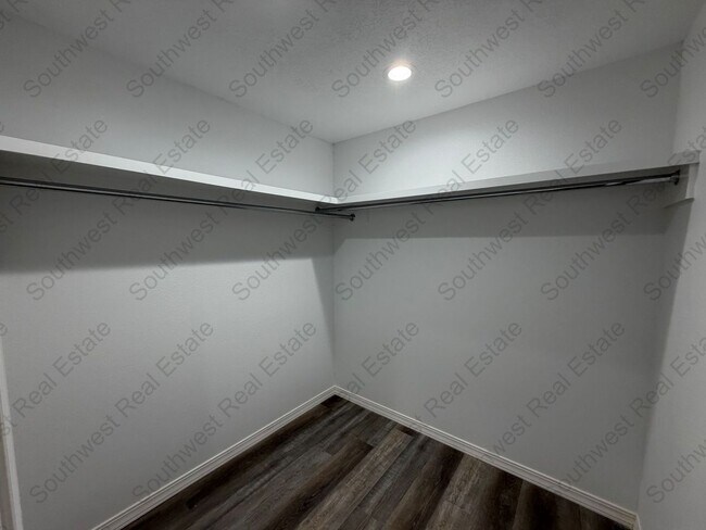 Building Photo - 312 Starlite Dr