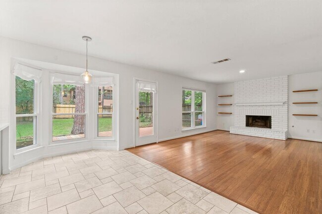 Building Photo - 28 Silver Elm Pl