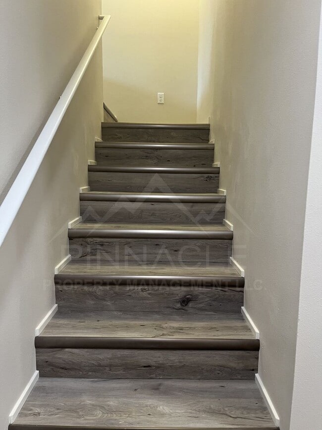 Building Photo - 1-5 1/2 Chicago Ave