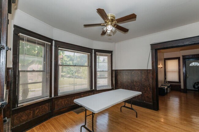 Building Photo - Farwell House