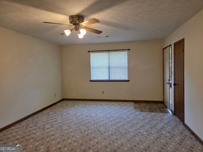 Building Photo - 8457 Pineland Dr