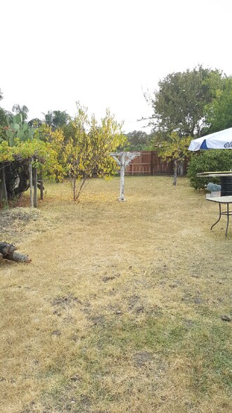 Building Photo - 1621 Hobson Ave