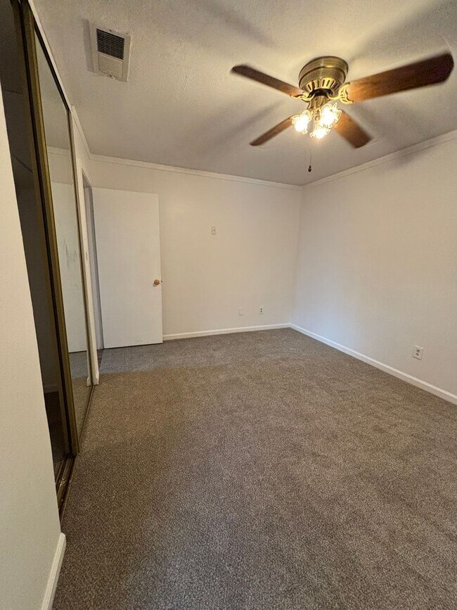 Building Photo - 4122 Aragon Dr