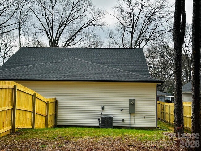 Building Photo - 521 N Linwood Ave