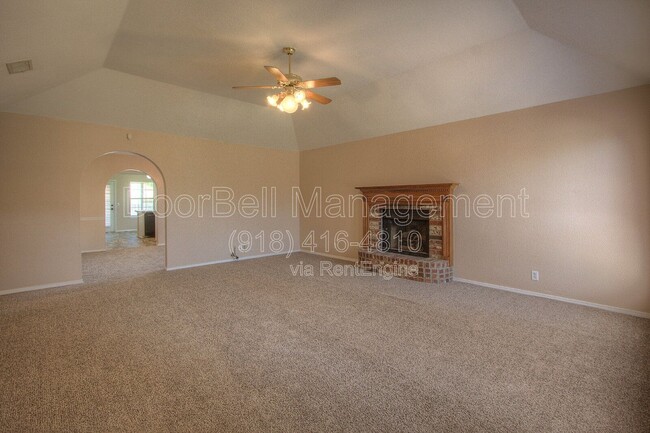 Building Photo - 2520 W Honolulu St