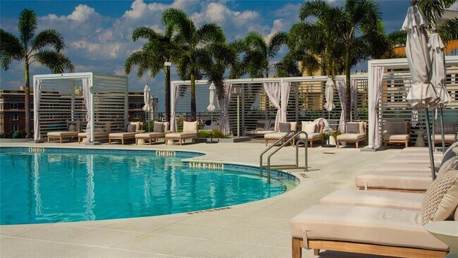 Building Photo - 400 Central Ave