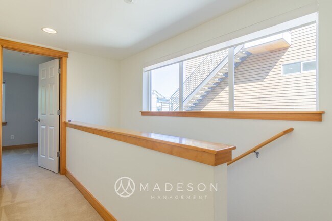 Building Photo - Modern Ballard Townhome | 2 Primary Suites + Office | Garage | Walk to Market ST!