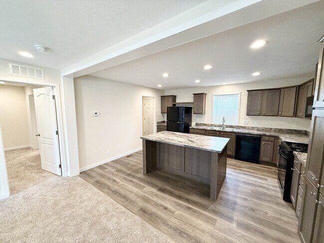 Building Photo - 9345 White Pine Ct