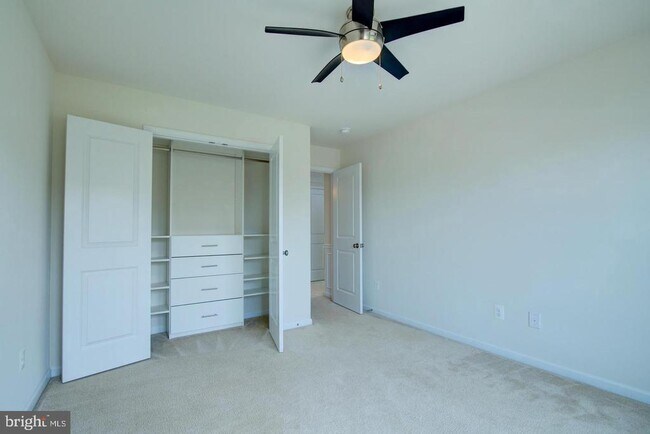 Building Photo - 42262 Knotty Oak Terrace