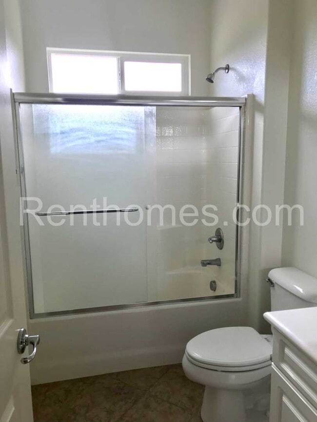 Building Photo - 5539 Alexandrine Ct