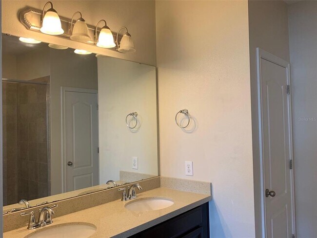 Building Photo - 1704 Lobelia Dr