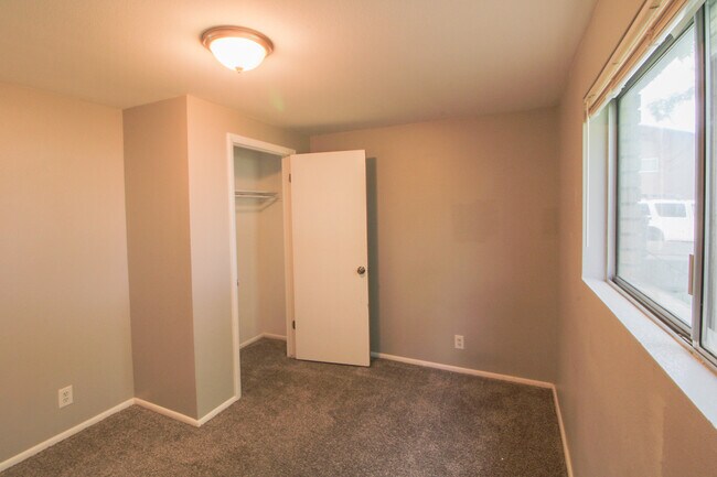 Building Photo - Orem Home