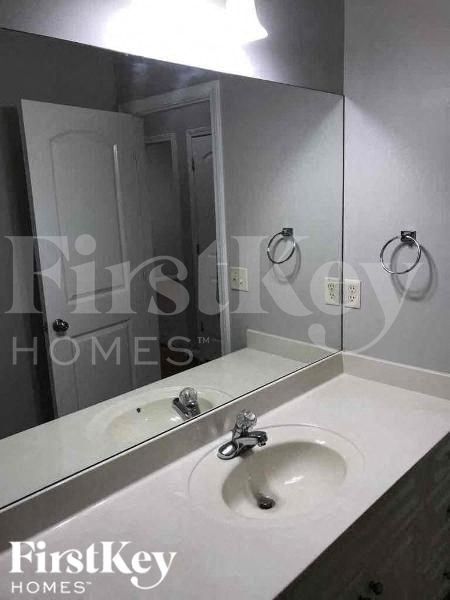 Building Photo - 1298 Easterwood Blvd