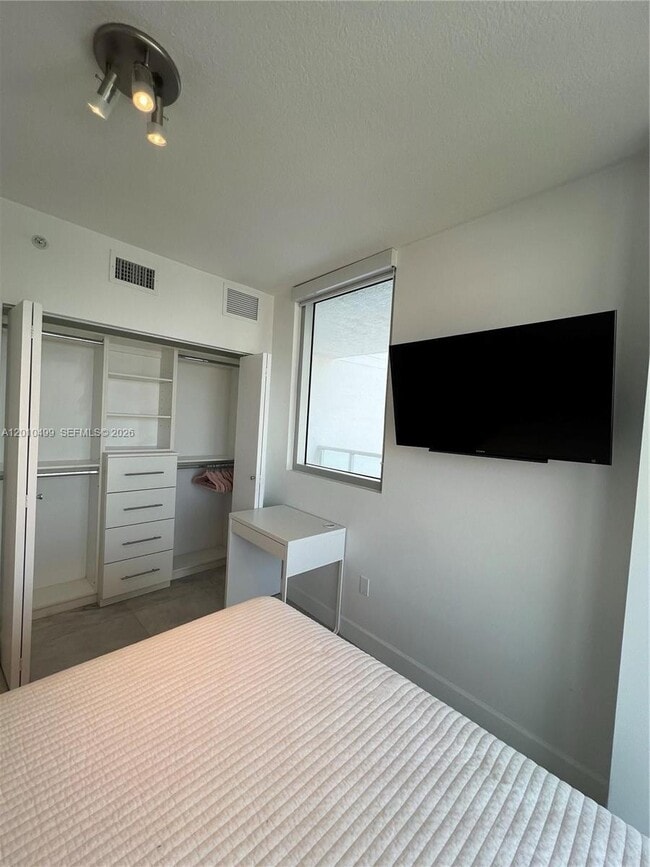 Building Photo - 6700 Indian Creek Dr