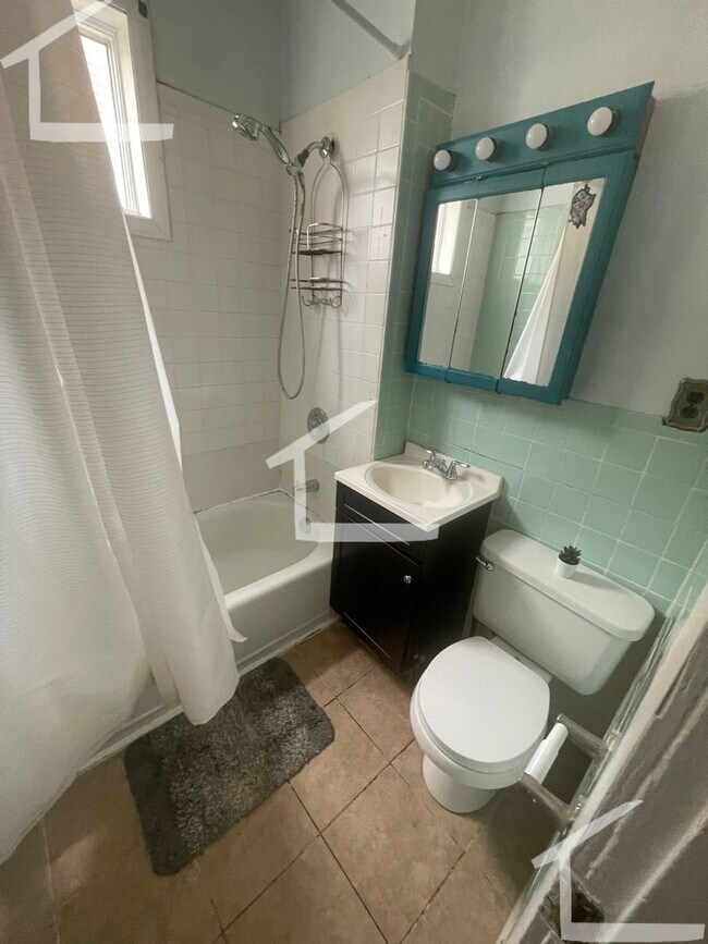 Building Photo - Central Brighton Location, Heat, Hot Water...