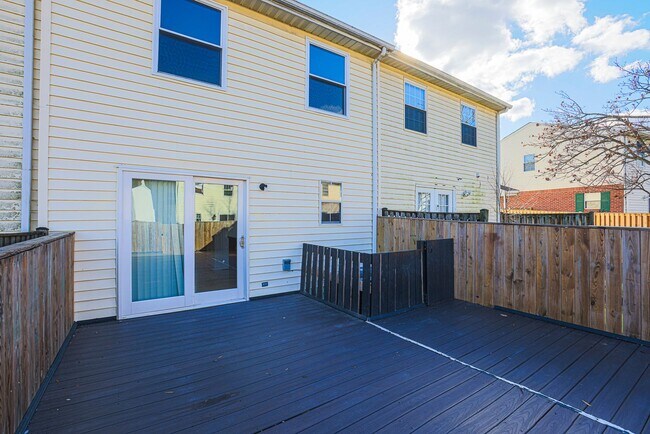 Building Photo - 14 Luffing Ct