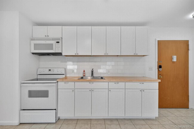 Building Photo - 810 Blooming Grove Turnpike