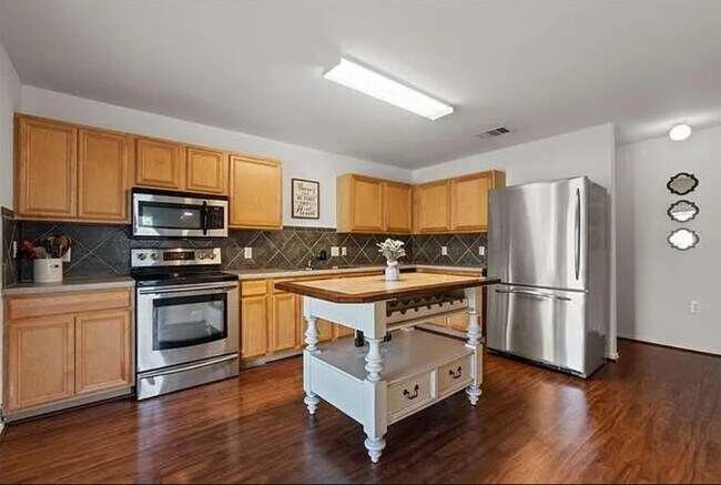 Building Photo - 4515 Cottonwood St