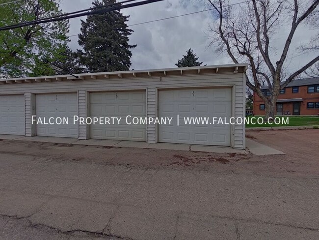 Building Photo - 2431 Paseo Rd