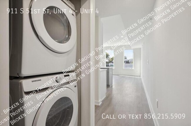 Building Photo - 911 S 51st St